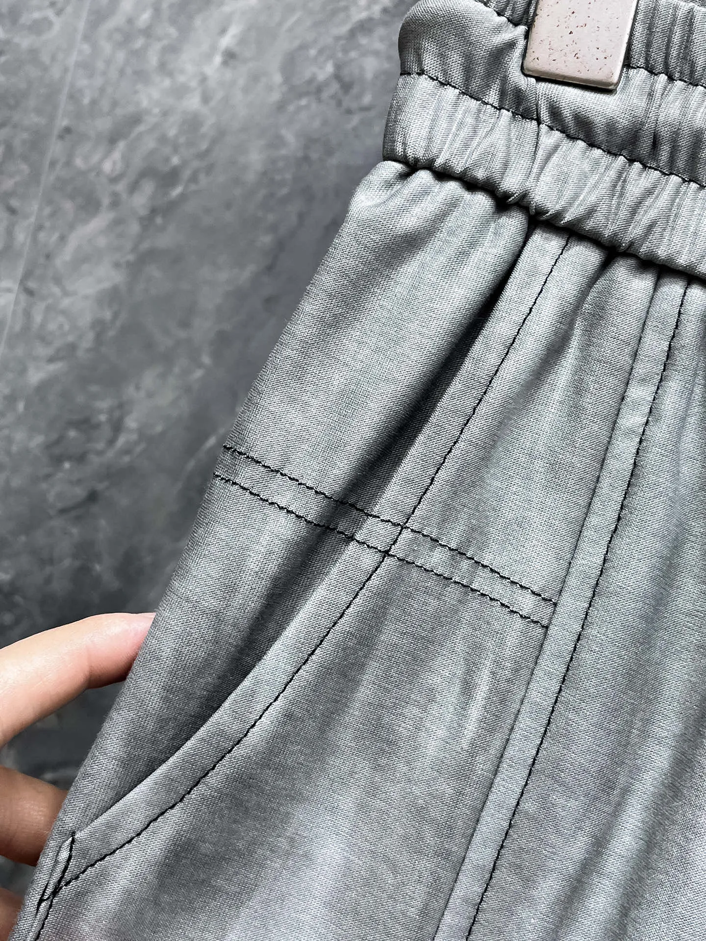 Balenciaga's three-standard complete 2026 summer New Arrival men's casual shorts, advanced custom-made Breathable fabric, Breathable fabric, extremely stretchy and comfortable, impeccable details, top-grade accessories, original logo design concept, delicate and soft feel! The upper body shape is awesome! Size: M-XXXL Please state your height and weight when ordering